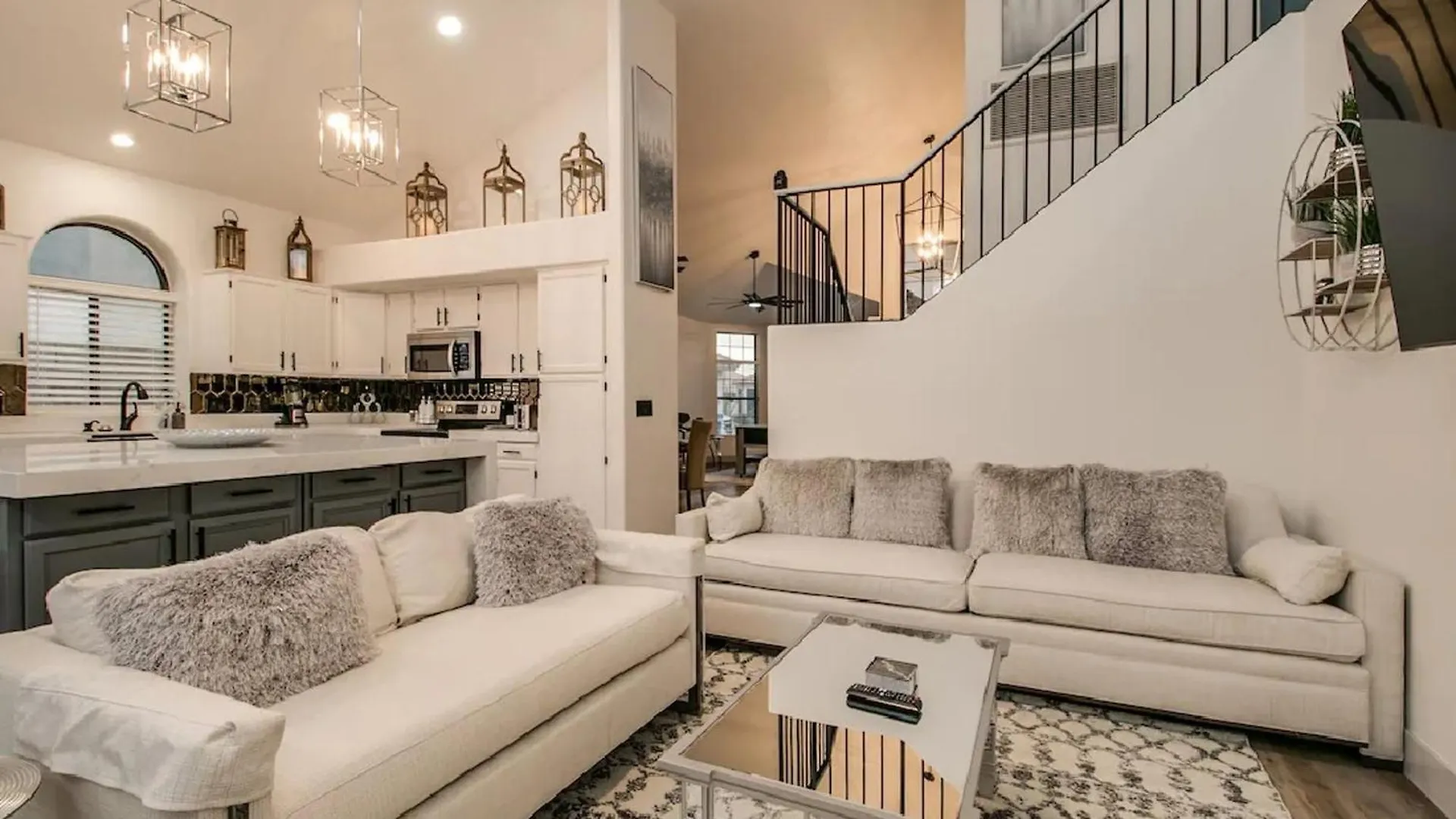 Newly Renovated 4 Bedroom Retreat Wpool location